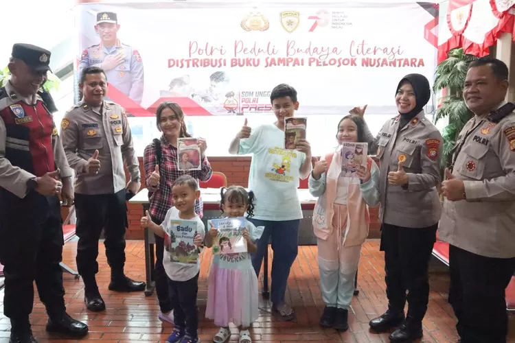 Polresta Bandara Soekarno-Hatta (Soetta) turut andil dalam program nasional bertajuk &ldquo;Polri Peduli Budaya Literasi, Distribusi Buku Sampai Pelosok Nusantara (istimewa )