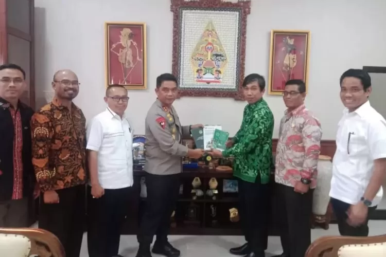 Lembaga Dakwah Islam Indonesia (LDII) DIY bersilaturahmi dengan Kapolda DIY, Irjen Pol Suwondo Nainggolan di Mapolda DIY  (istimewa )