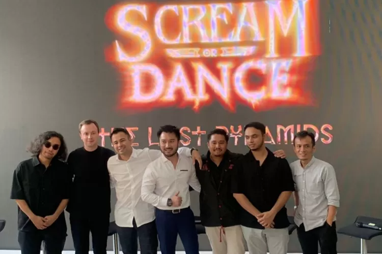 Raffi Ahmad dan Rudy Salim (tengah pakaian putih) bersama para tokoh yang bakal menggelar Scream or Dance di PIK 2 , Tangerang, Banten. (Istimewa )