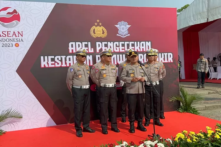 Kabaharkam Polri Komjen Pol Fadil Imran Pimpin apel Kesiapan Pamwal Rolakir Asean Summit ke 43 di lapangan Monas, Jakarta Pusat. (Humas Polri )