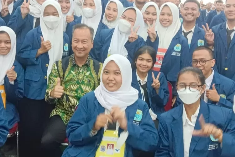 Menteri Perindustrian (Menperin) Agus Gumiwang Kartasasmita (AGK) mengharapkan mahasiswa Politeknik STMI Jakarta menjadi pilar penting Sumber Daya Manusia (SDM) industri bagi pengembangan ekosistem electric vehicle (EV) (AG Sofyan )