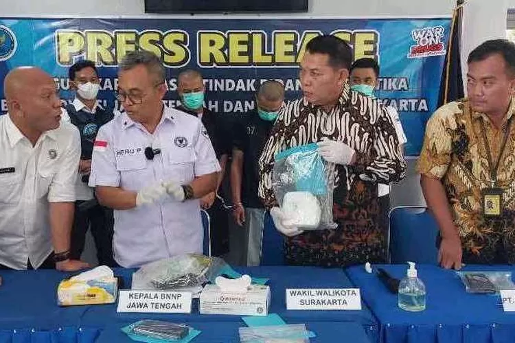 Rilis kasus pengungkapan transaksi narkoba jenis sabu oleh BNN Jateng dan BNN Kota Solo (Endang Kusumastuti)