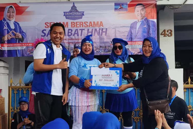 Para pemenang lomba senam kreasi yang dibuat  anggota DPRD DKI Jakarta  Neneng Hasanah di Pulau Seribu, Sabtu (9/9/2023).