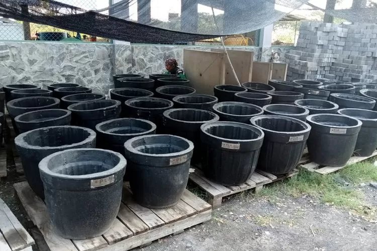 Pot bunga berbahan FABA dari PLN Nusantara Power yang akan menghiasi wilayah Yogyakarta   