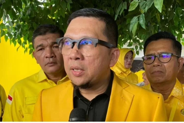 Wakil Ketua Umum DPP Partai Golkar Ahmad Doli Kurnia Tandjung menegaskan masih berkomitmen mengusulkan Airlangga Hartarto sebagai bakal calon wakil presiden (cawapres) Prabowo Subianto (AG Sofyan )