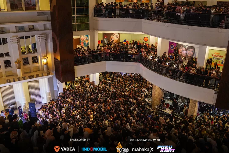 Konser Reality Club Penuh Sesak memadati Braga City Mall