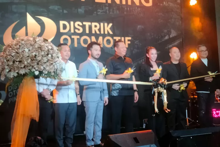 Ketua MPR yang juga Ketum Ikatan Motor Indonesia (IMI) Bambang Soesatyo meresmikan Grand Opening Distrik Otomotif PIK 2 di Tangerang, Banten. (Sadono )