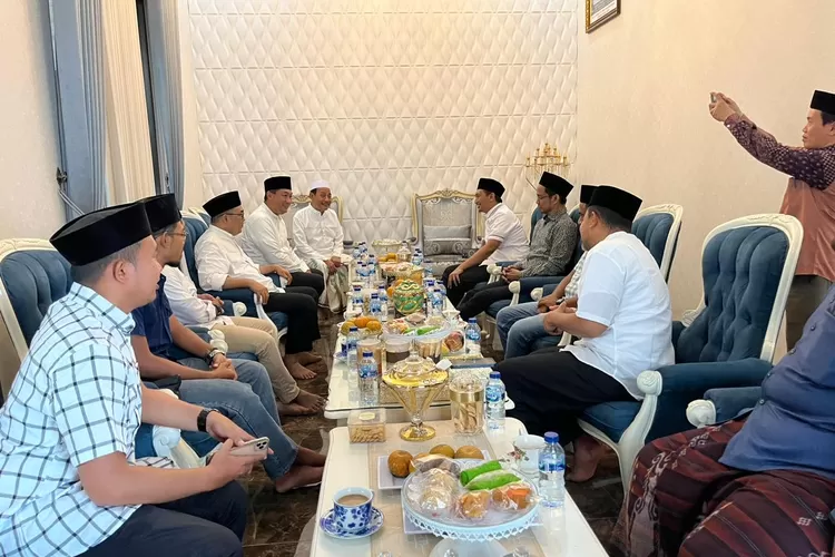 Gus dr Haris mendapatkan sambutan hangat saat mengunjungi tiga pesantren di Jawa Timur.  (SuaraKarya/Dok. Gus dr Haris)