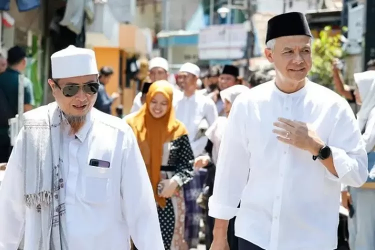 Ganjar Pranowo beserta istrinya, Siti Atikoh Supriyanti bersilaturahmi ke Ponpes Nurul Islam, Kelurahan/Kecamatan Bugul Kidul, Kota Pasuruan, Jawa Timur. (Istimewa )