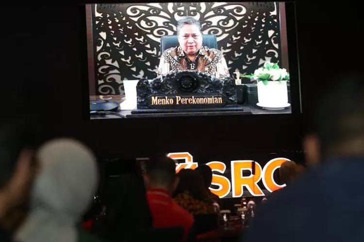 Menteri Koordinator Bidang Perekonomian Airlangga Hartarto hadir secara virtual dalam acara Peluncuran Hasil Survei Litbang Kompas untuk Sampoerna Retail Community (SRC), Rabu (27/9/2023). (ekon.go.id)