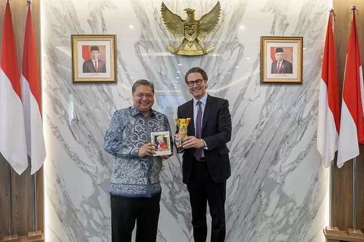 Menko Perekonomian Airlangga Hartarto menerima kunjungan delegasi Jerman yang dipimpin Presiden dan CEO Asienbr&uuml;cke Association di Jakarta, Rabu (4/10/2023) (ekon.go.id)