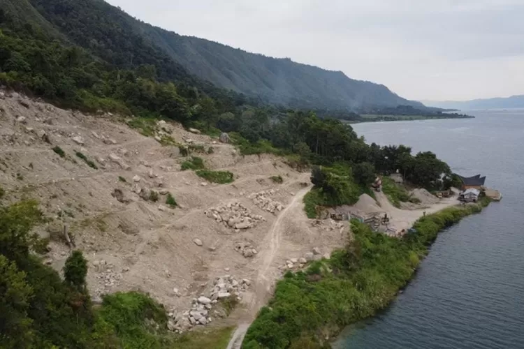 Lokasi galian C di Desa Silimalombu Kec Onanrunggu Kab. Samosir  yang rusak akibat kegiatan penambangan batu. (istimewa )