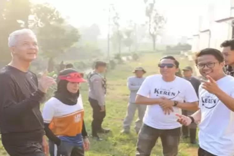 Bacapres Ganjar Pranowo berdiskusi dengan petani milenial yang ada di Kampung Padakati, RT 04/RW 01, Desa Tegallega, Kecamatan Warungkondang, Kabupaten Cianjur, Jawa Barat (istimewa )