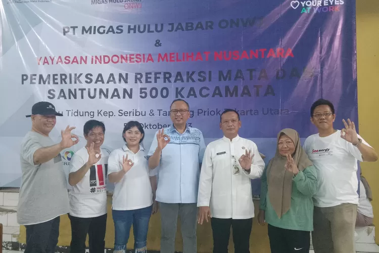 PT Migas Hulu Jabar ONWJ terus berkomitmen dalam program CSR kesehatan refraksi mata selenggarakan pemeriksaan mata gratis di Pulau Tidung-Kelurahan Papanggo, Jakarta Utara, Jumat (6/10/2023). (FOTO: Dharma/Suarakarya.id)