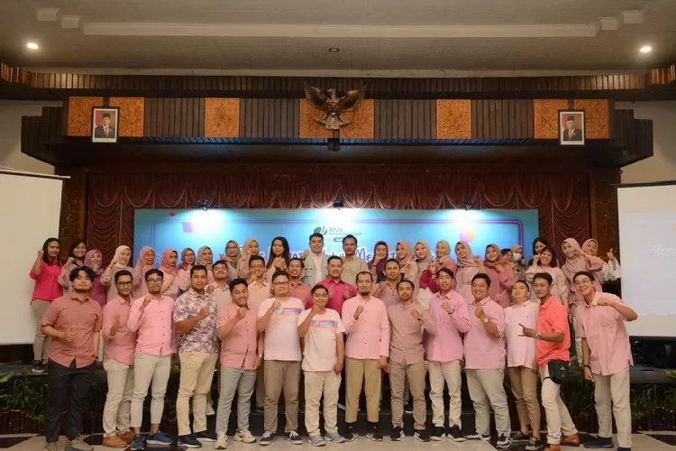 Jajaran BPJS Ketenagakerjaan Surabaya Darmo bersama para peserta Customer Gathering