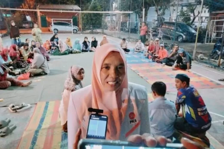 Hj Koimah calon anggota DPRD Kota Bekasi fari PKS. 
