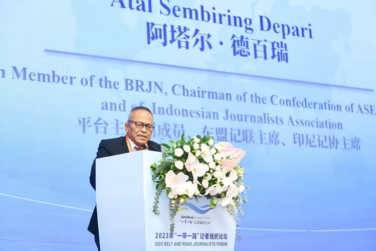Mantan Ketua Umum PWI Pusat, Atal S Depari berbicara di depan Forum Belt and Road Journalists Forum (BRJF) 2023 di Beijing yang dihadiri 65 wartawan dari 36 negara (Ist)