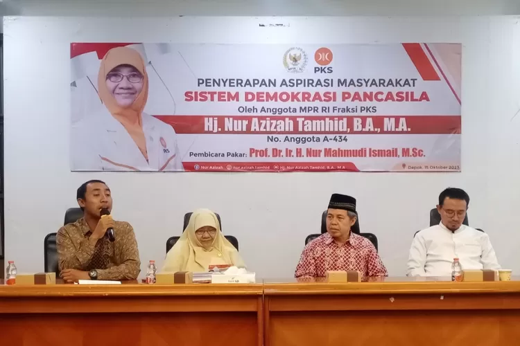 Ahmad Syihan, Nur Azizah Tamhid, Nur Mahmudi Ismail dan Ade Firmansyah (Syamsudin walad)