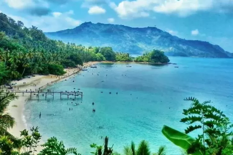 Pantai Kuyon Dan Lembah Watu Pawon Di Kabupaten Trenggalek Menjadi Viral Dan Para Wisatawan Terpesona (Foto: Instagram.com/pantaikuyon_trenggalek)