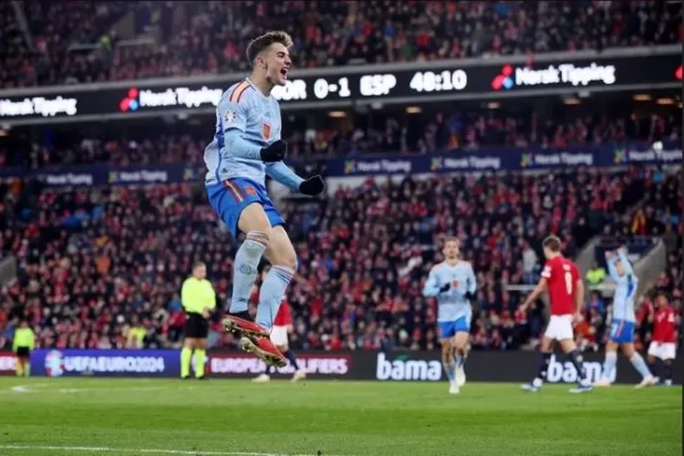 Gavi melompat di udara setelah mencetak gol untuk Spanyol ke gawang Norwegia  (uefa.com)