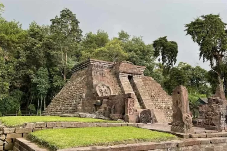 Candi Sukuh Keajaiban Arsitektur Majapahit Yang Mirip Dengan Piramida Suku Maya Di Meksiko