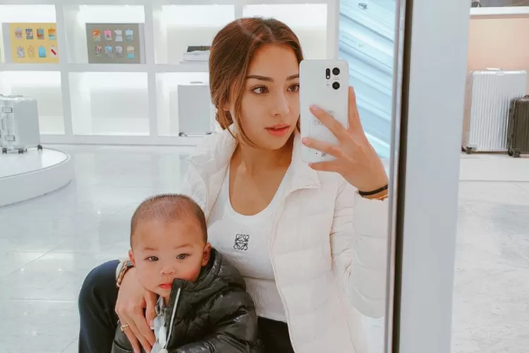 Ini spek Oppo Find X5 Pro yang sering digunakan Nikita Willy, segini harganya. (Instagram.com/@nikitawillyofficial94)