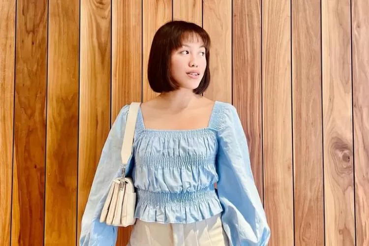 Mami Eda disindir netizen telah mengambil tas milik Lolly, ia jawab tas tersebut mirip karung terigu (Instagram @1a.uraa)