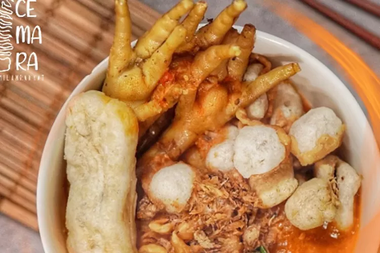 Warung seblak di Cibinong Bogor patut dicoba. (Instagram.com/cemilanrakyatcemara)