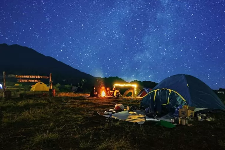 Camping Gayatri: Spot Camping Terindah Dekat Bogor yang Belum Banyak Diketahui. (Instagram.com/daffaenzedd)