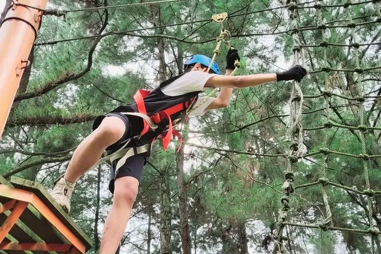 Wisata Outbound Lengkap di Bogor, Ada Flying Fox hingga Jembatan Merah, Cuma 1 Jam dari Jakarta