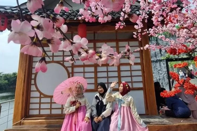 tempat wisata korea di Bekasi bisa sambil berenang harga tiket mulai dari Rp25 ribu (Instagram @grandsplashwaterparkofficial)