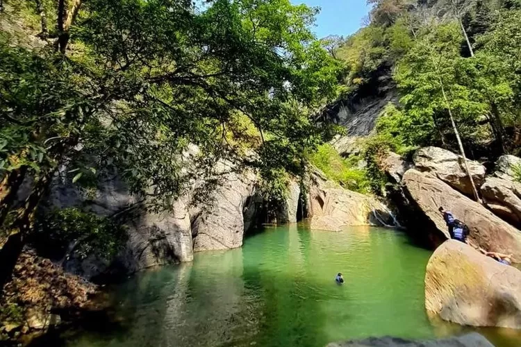 3 Wisata Alam Bandung Termurah Modal Rp15 Ribuan Ada Air Terjun hingga Kolam Alam