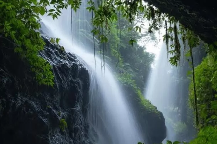 4 curug di Bandung yang miliki view eksotis dengan HTM murah meriah tak jauh dari kota. (Instagram.com/@curugtiluleuwiopat)
