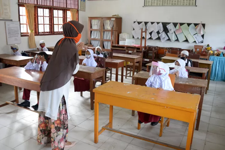 Insentif Guru Non PNS 2023 Cair Bulan Ini Bakal Terima Rp3,6 Juta untuk Golongan Ini? kemdikbud.go.id