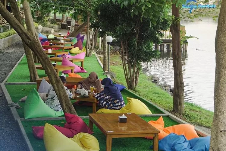 Saung Berkah, salah satu tempat makan tepi danau di Bogor. (instagram.com/@saungberkahresto)