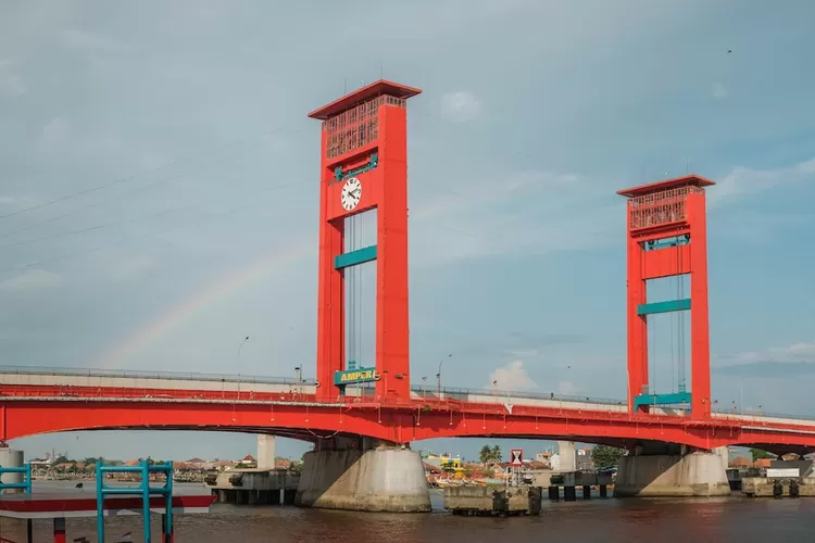 Wisata jembatan di sumatera panjang hampir 1200 meter dibangun dari dana hasil rampasang perang Jepang (Unsplash.com/ Hadi Utama)