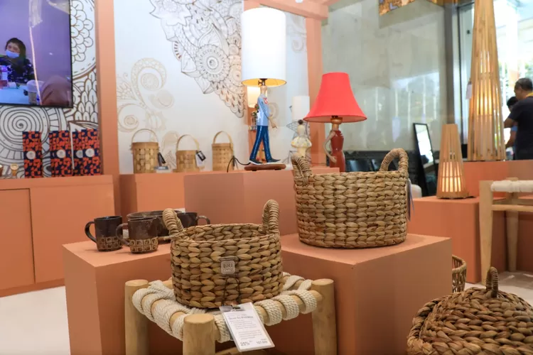 Beberapa produk&nbsp;Craftote: Gallery &amp; Coffee, UMKM binaan BRI.