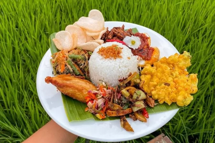 7 Tempat Makan di Bogor Pemandangan Bagus Makan Lahap Pikiran Segar (instagram.com/@sawahsegarsentul)
