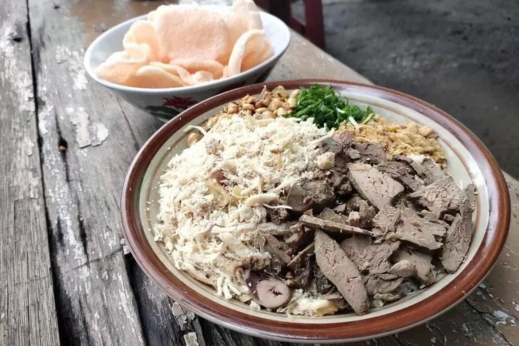 Bubur Ayam Pak Sopian, salah satu rekomendasi tempat makan bubur ayam enak di Bandung. (instagram.com/@bubur_ayampaksopian)