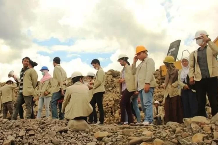 Mahasiswa Teknik Sipil UGM, ilustrasi salah satu jurusan kuliah paling banyak peminatnya  (id.pinterest.com)