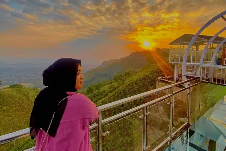 3 Tempat Piknik di Tawangmangu Karanganyar, Ada Wisata Jembatan Kaca 65 Meter di Atas Kebun Teh (ist)
