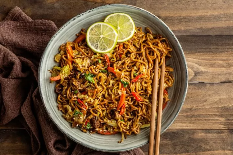 Ilustrasi resep kreasi Indomie yang bisa kamu buat di rumah. (Freepik)