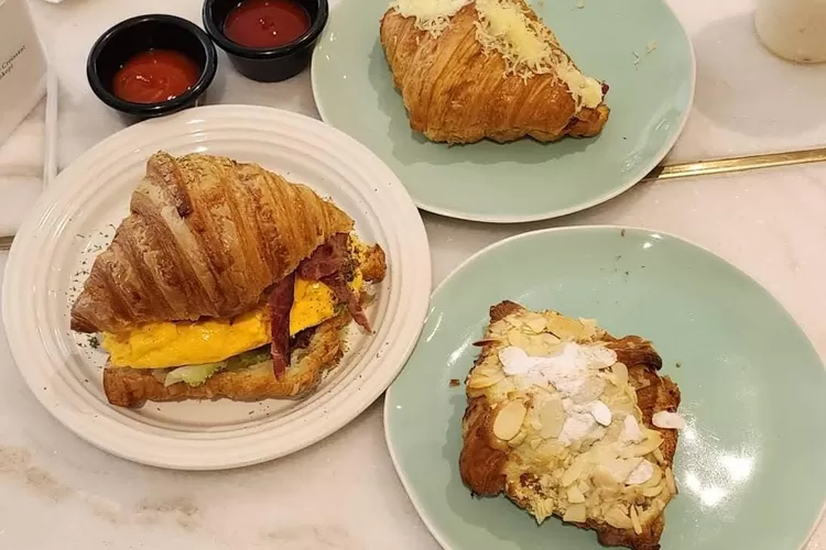 Ini rekomendasi tempat makan Roti Croissant di Bandung. (Googlemaps/evamartakusumah)