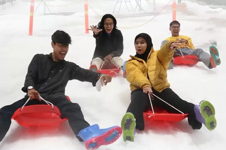  Trans Snow World, Rekomendasi WIsata Salju di Bekasi. (instagram.com/@transsnowworld.bekasi)