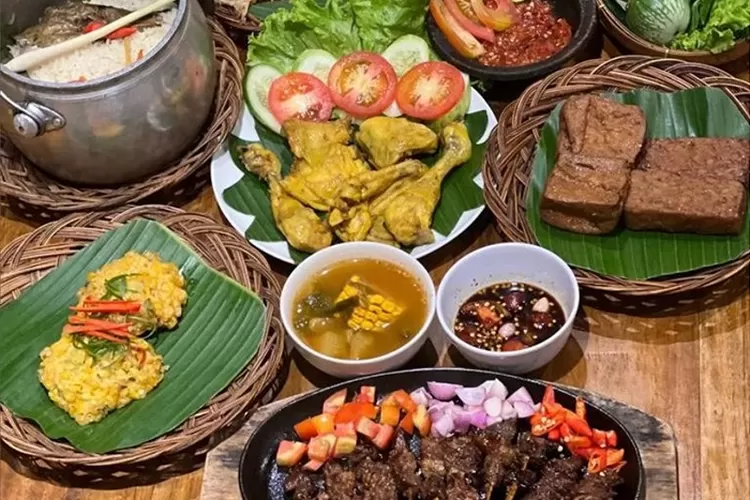 Rekomendasi rumah makan Sunda di Jakarta enak murah dan menu komplit. (Instagram @shsd.id)