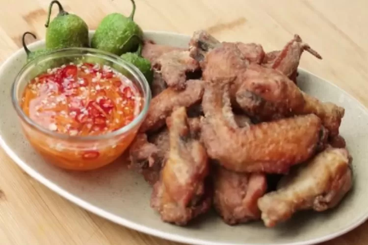 Ini resep ayam goreng saus Vietnam ala Chef Devina Hermawan. (Youtube Devina Hermawan)