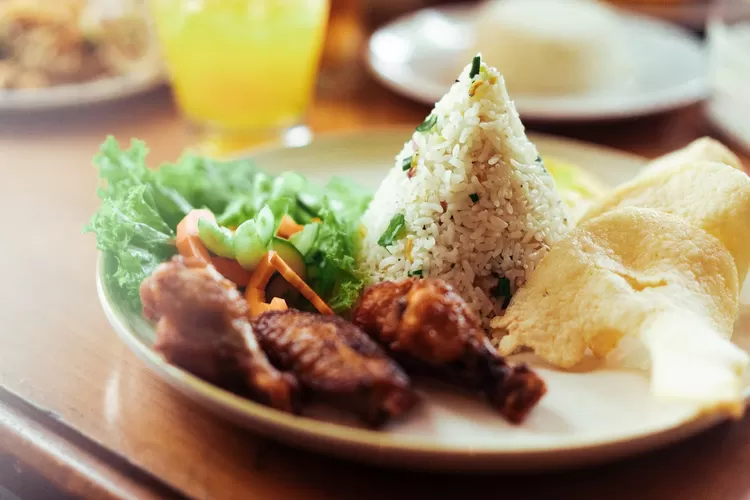 Rekomendasi 3 nasi uduk di Jakarta paling nikmat dan murah. (unsplash.com)