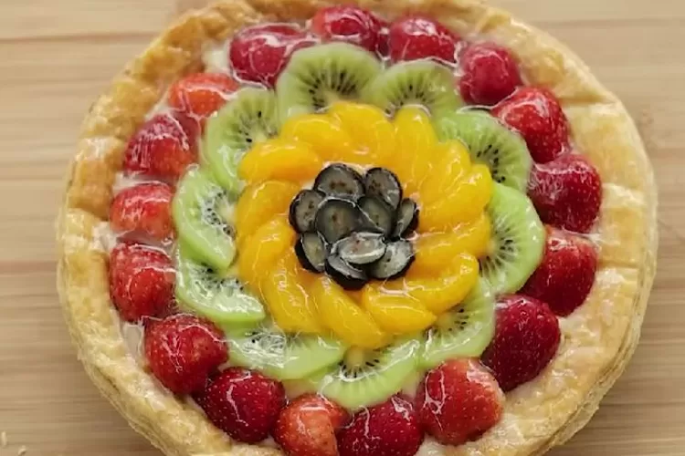 Iniesep puff pastry fruit pie ala Chef Devina Hermawan. (Youtube Devina Hermawan)