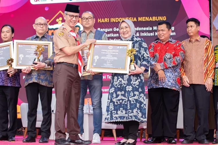 Sukses Dukung Program Kejar, bank bjb Terima Penghargaan OJK