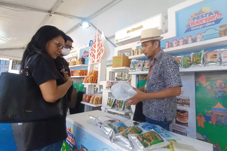 Pesta Rakyat Simpedes: Rutin Kerap Ikut Pameran BRI, UMKM Kripik &lsquo;So Kressh&rsquo; Punya Ribuan Re-Seller